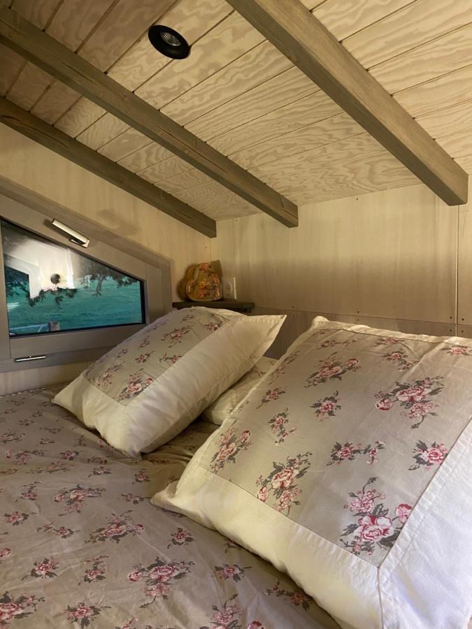 Villa Jolie Tiny House Sous Les Grands Arbres Cholet Exterior foto