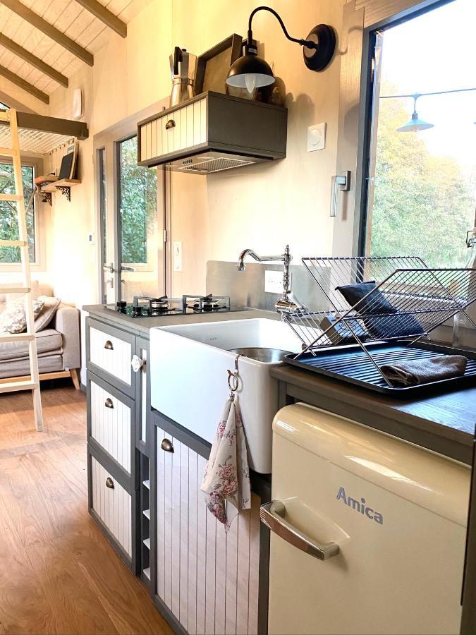 Villa Jolie Tiny House Sous Les Grands Arbres Cholet Exterior foto